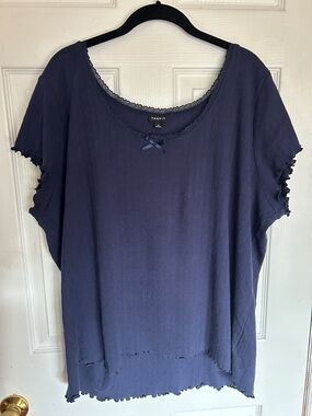🖤TORRID🖤 Navy scoop-neck lace trim top